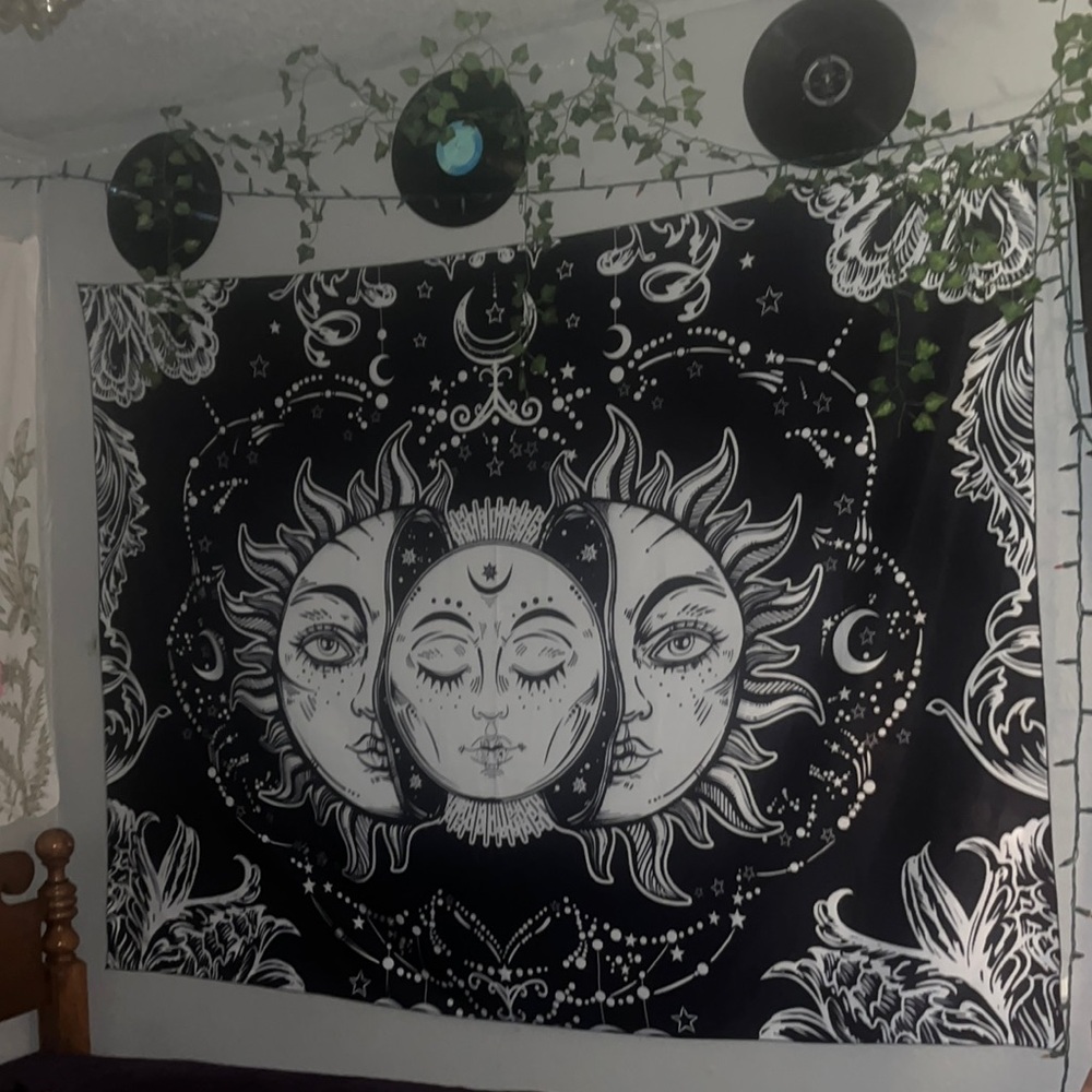 Sun/moon tapestry black